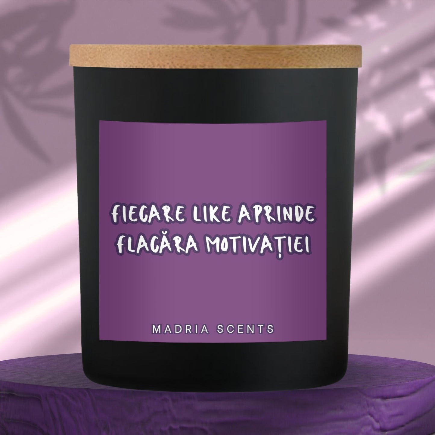 Lumânare parfumată handmade “Fiecare like aprinde flacăra motivației” – fitil din lemn – parfum la alegere