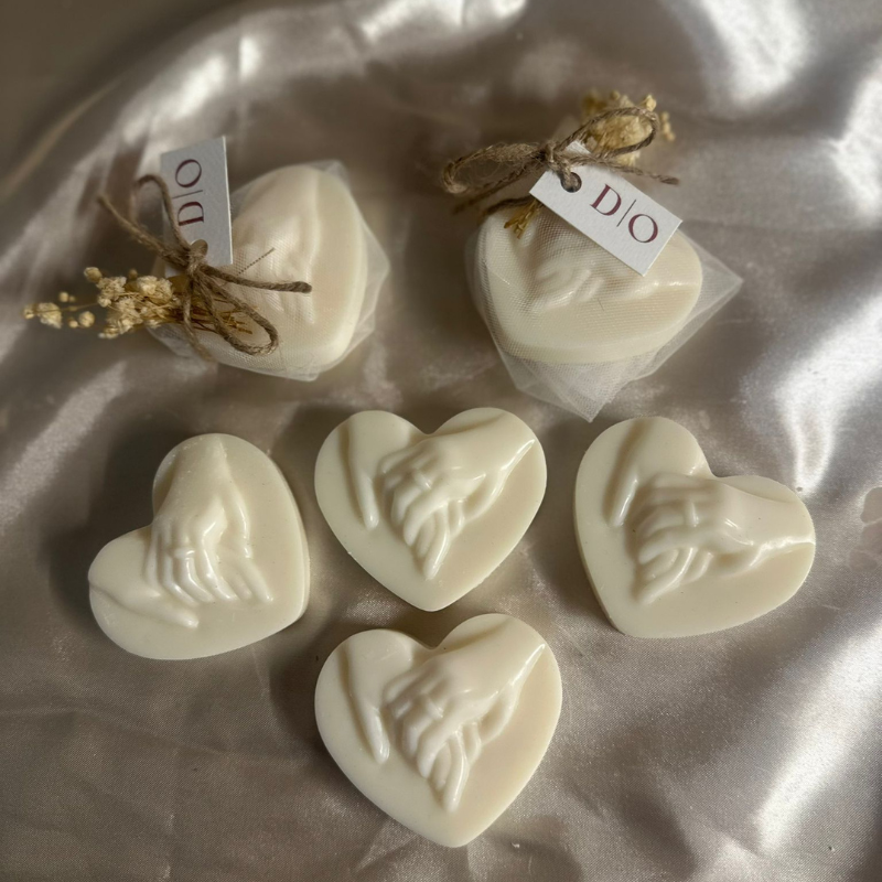 Mărturii pentru nuntă - Inimă și inel - Mărturii personalizate din ceară de soia 100% naturală. Mărturii MadriaScents