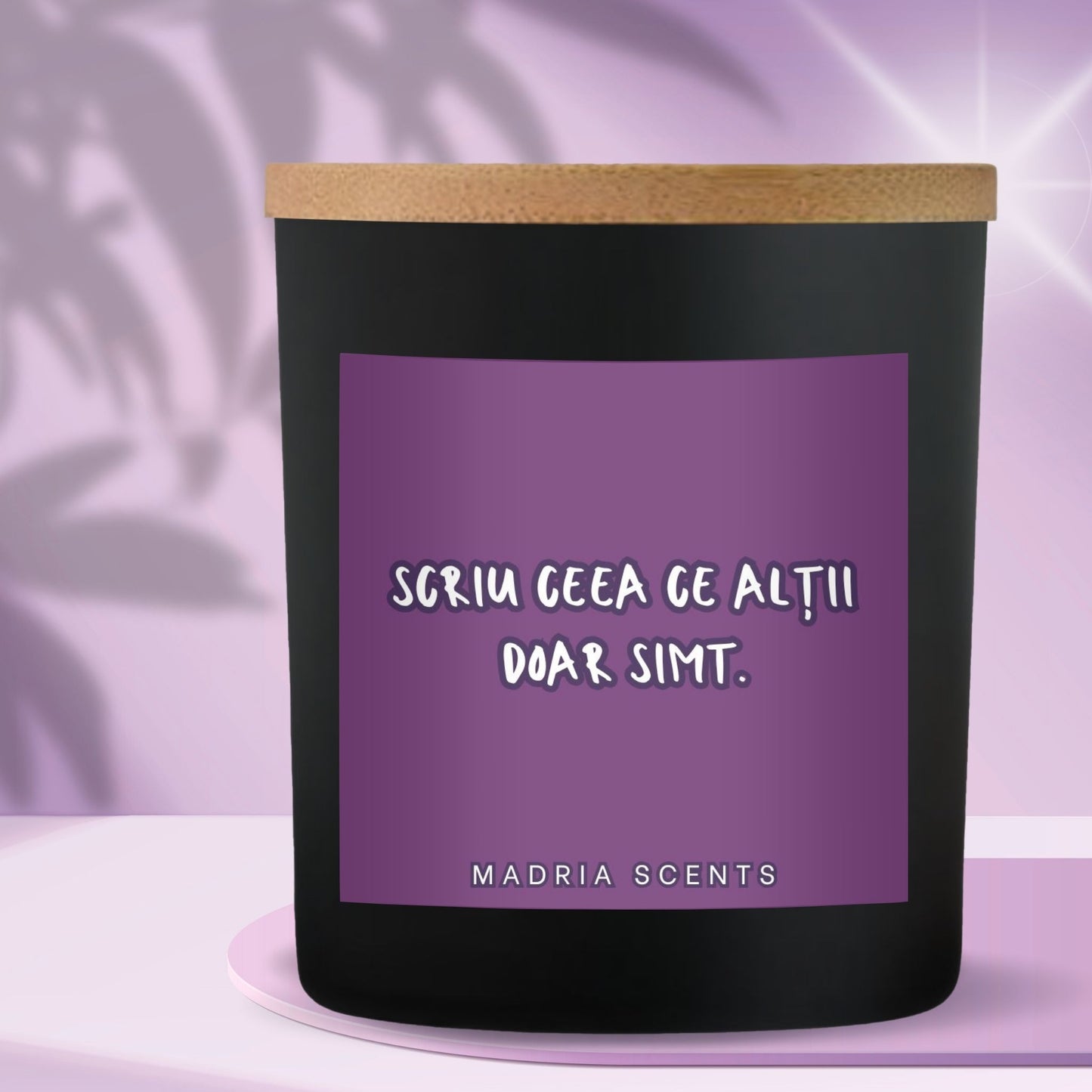 Lumânare parfumată handmade – “Scriu ceea ce alții doar simt.” – fitil din lemn – parfum la alegere