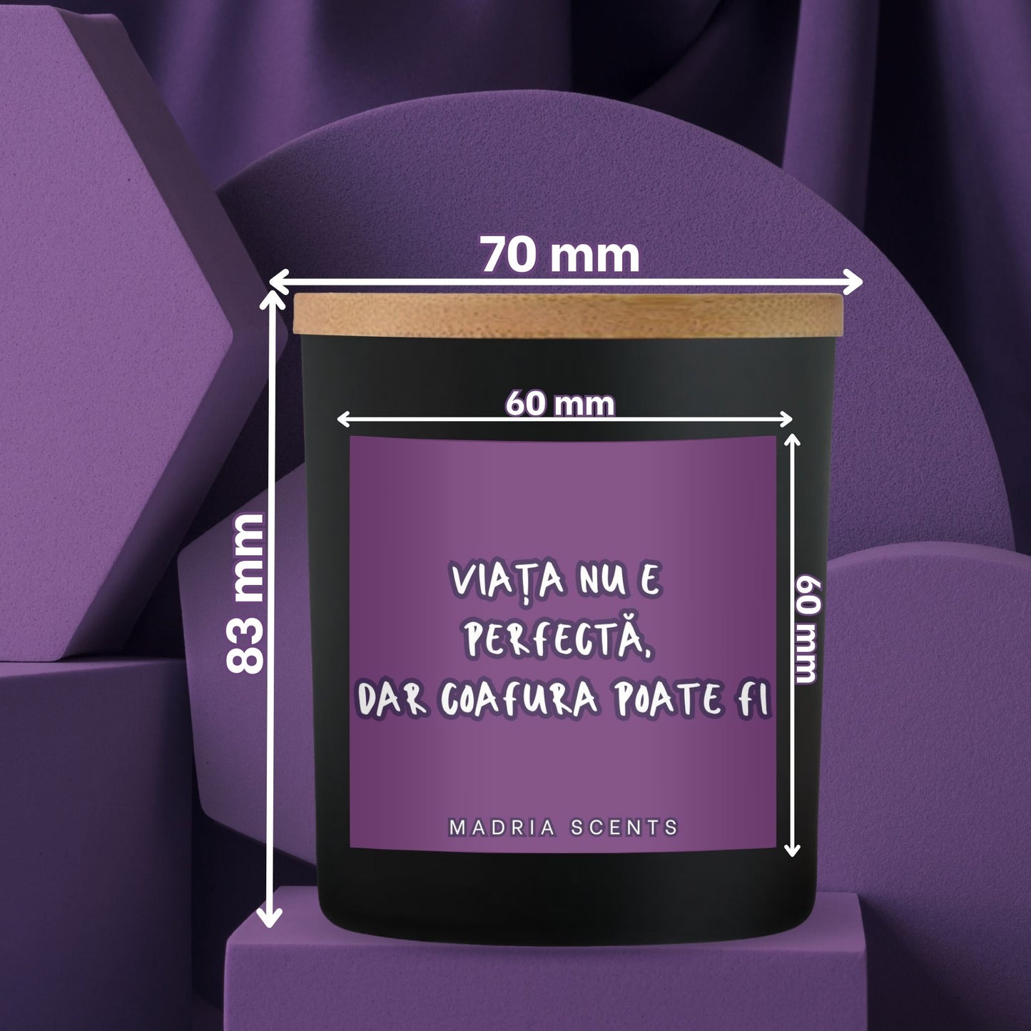 Lumânare parfumată handmade – “Viața nu e perfectă, dar coafura poate fi.” – fitil din lemn – parfum la alegere