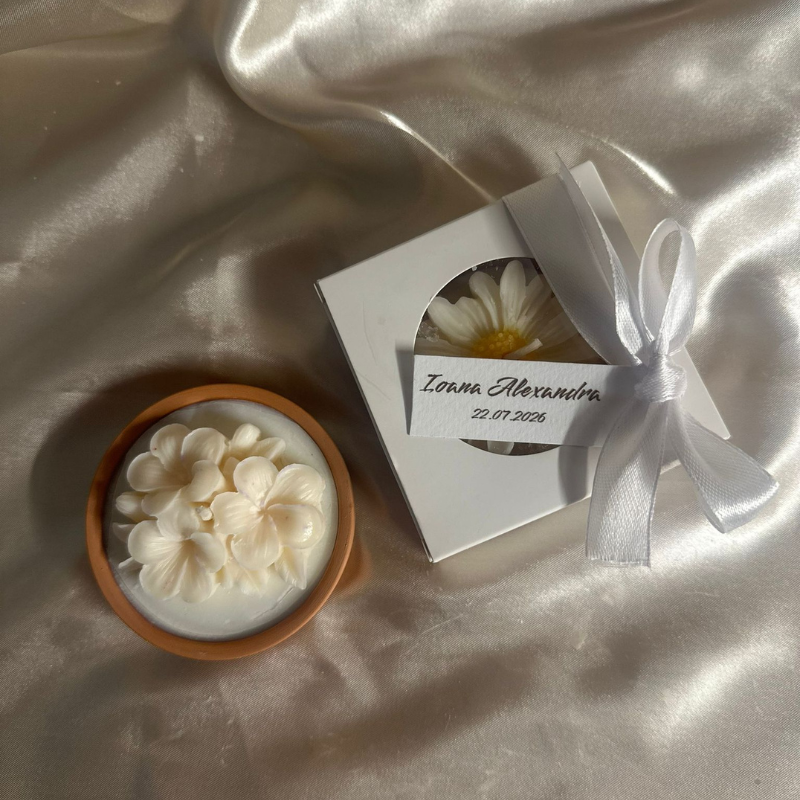 Mărturie MadriaScents - Plumeria în vas ceramic - Personalizabilă