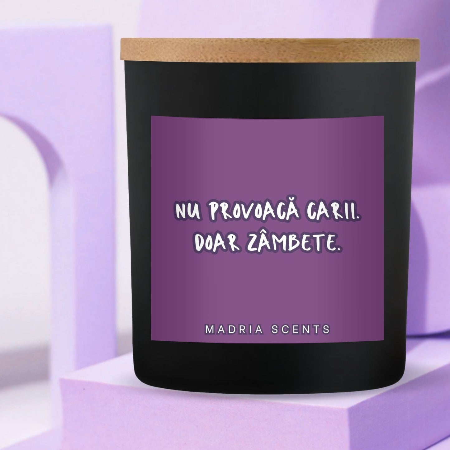 Lumânare parfumată handmade – 200ml – „Nu provoacă carii. Doar zâmbete.” – fitil din lemn – parfum la alegere
