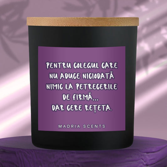 Cadou inspirat pentru colegii de birou – lumânare handmade decorativă.