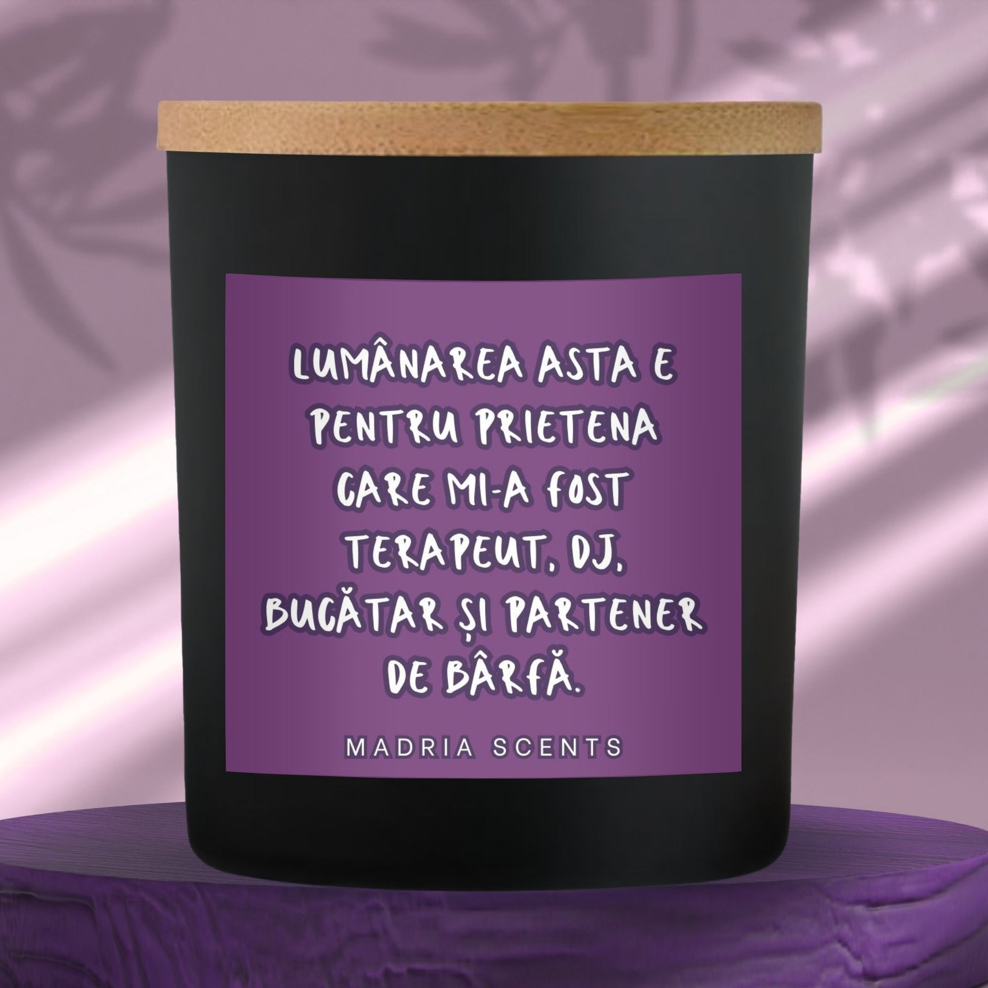 Lumânare parfumată handmade MadriaScents 200ml din ceară naturală de soia, fitil din lemn și parfum personalizabil – lumânare parfumată cadou amuzantă pentru cea mai bună prietenă, obiect de decor elegant și simbol al prieteniei autentice